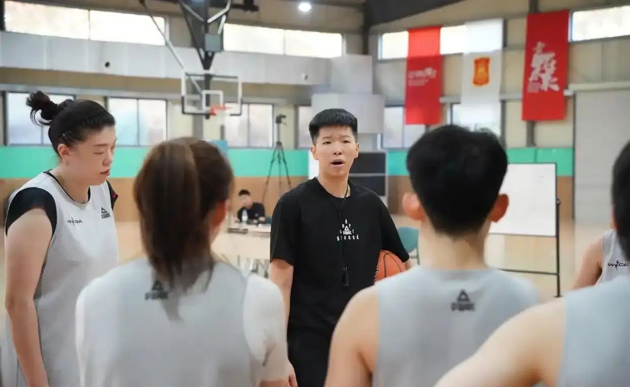 米兰体育入口-比赛过程中球队教练的调度成为关注焦点