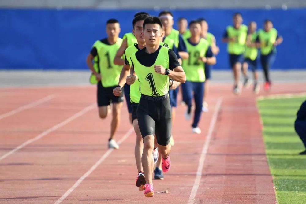 米兰体育新闻-强者逐鹿,球员们展开激烈角逐的简单介绍