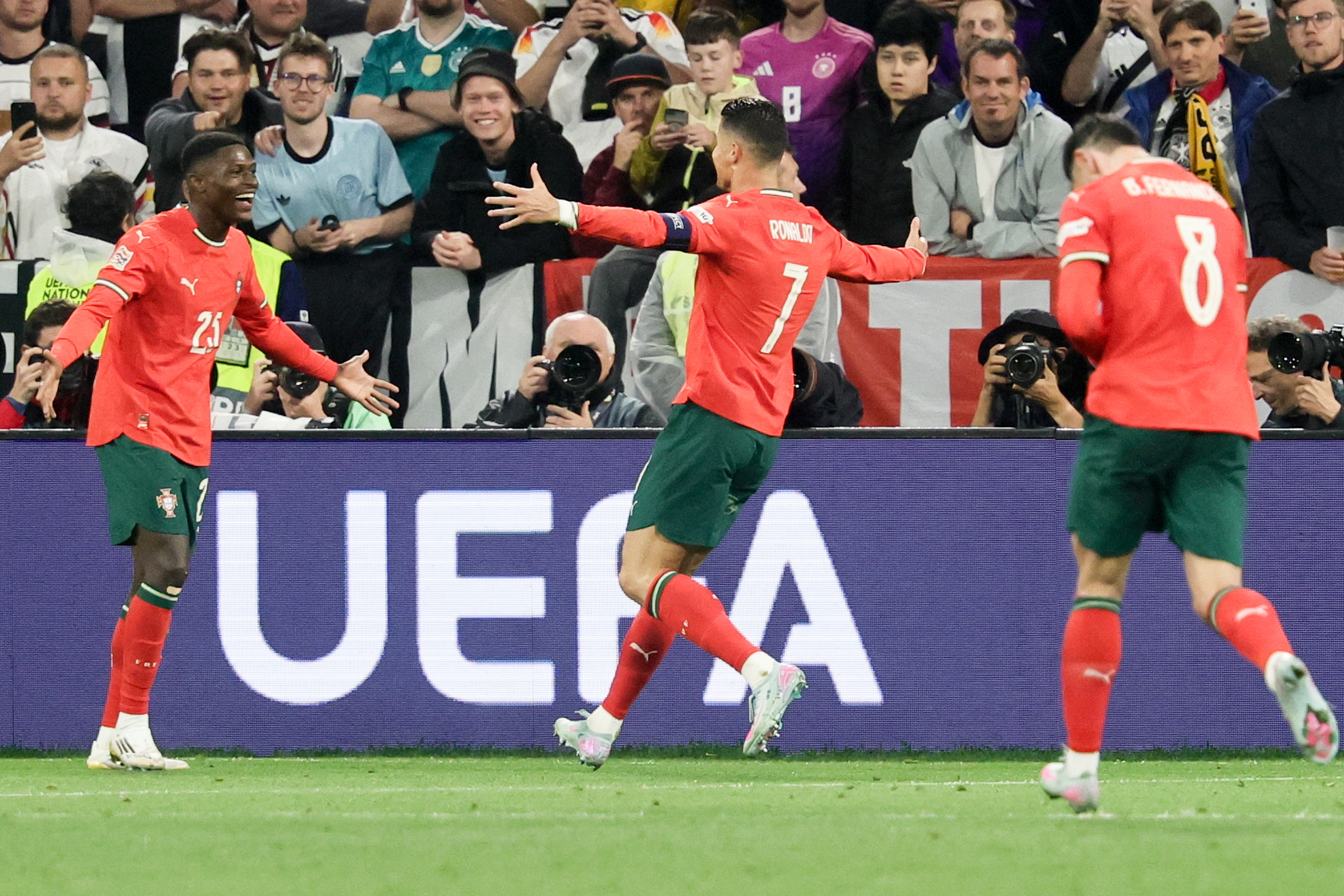 欧国联比赛即将落幕，球队冲击冠军之路